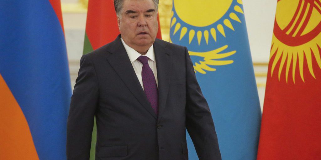 Кремль: 1,2 млн работающих в России граждан Таджикистана отправили на родину $1,8 млрд