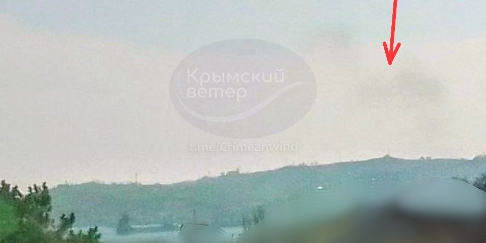 Attacco al porto di Feodosiya: fumo bianco e scuro, scuole chiuse e sospetto drone