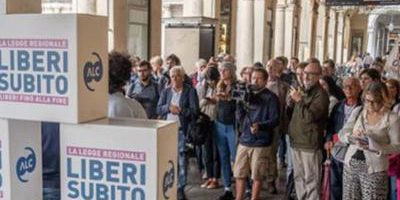 Sentenze della Corte Costituzionale obbligano il governo a regolare il suicidio assistito e le cure palliative.