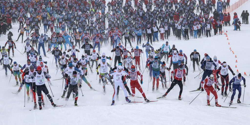 La Federazione Internazionale Sci esclude gli atleti russi dalle competizioni internazionali a seguito delle sanzioni internazionali contro la Russia