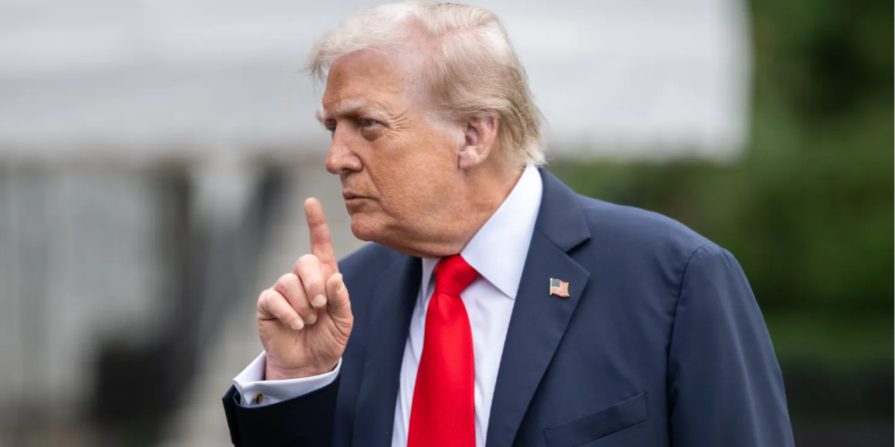 Trump afferma che le sanzioni sul petrolio russo resteranno in vigore durante i negoziati di pace