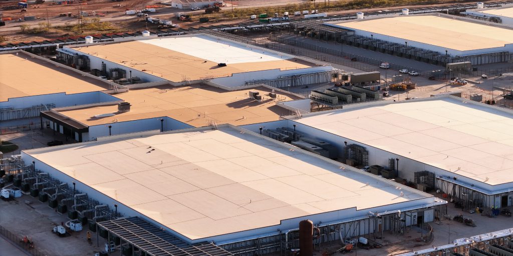 L'amministrazione Trump minimizza i rischi dell'intelligenza artificiale, ignorando le preoccupazioni degli economisti