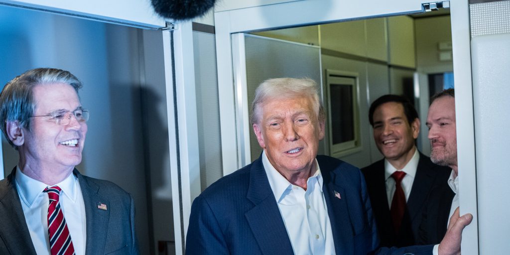 La Corte Suprema degli Stati Uniti affronta una sfida legale cruciale sul potere presidenziale di Donald Trump nelle tariffe doganali