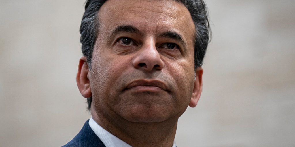 Alta rotazione al F.D.A.: la situazione del Commissario Marty Makary