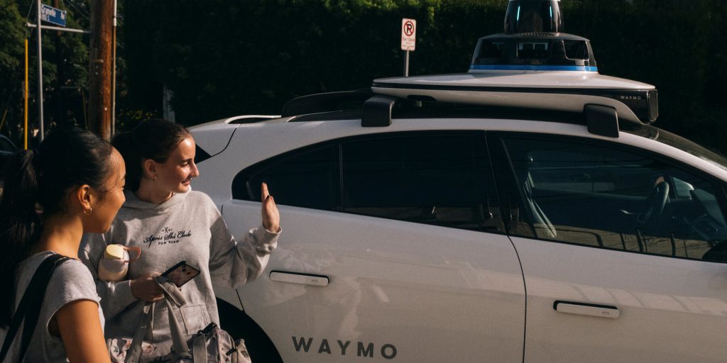 Waymo lancia servizio di trasporto per bambini a Los Angeles