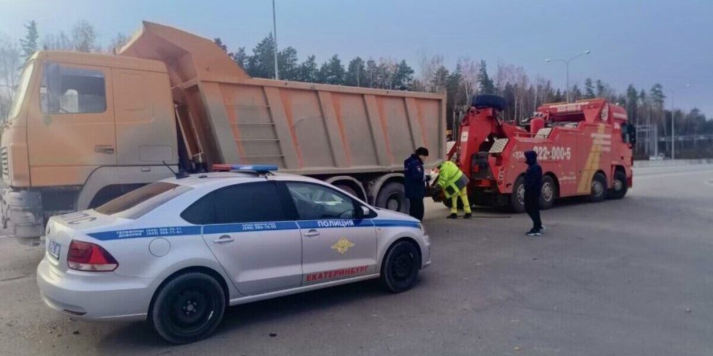 В ходе мероприятия «Грузовик» на свердловских дорогах задержали неисправные фуры