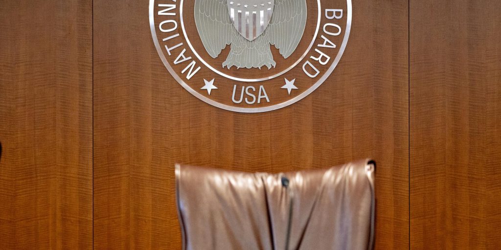 Tagli di personale del Labor Board da Trump: controversie irrisolte e conflitto di potere