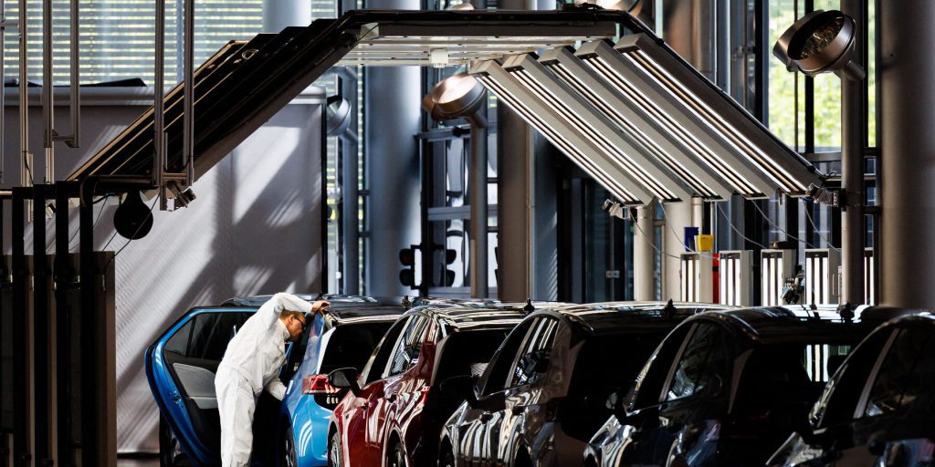 Volkswagen registra una più marcata diminuzione delle vendite negli Stati Uniti a causa di dazi doganali e fine degli incentivi per veicoli elettrici