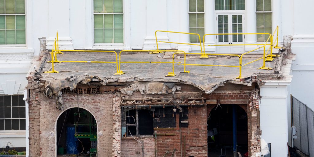 La visione di Trump sulla semplificazione del processo di costruzione: un equilibrio tra efficienza e responsabilità