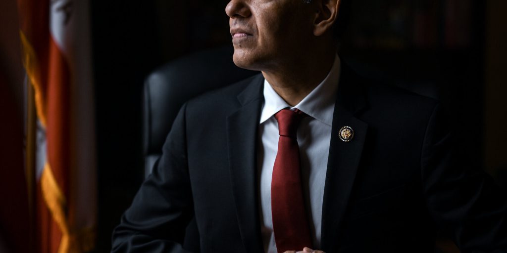 Garcia, capo democristiano del Comitato di Vigilanza, adotta tattiche aggressive e stile reality show nell'indagine su Trump