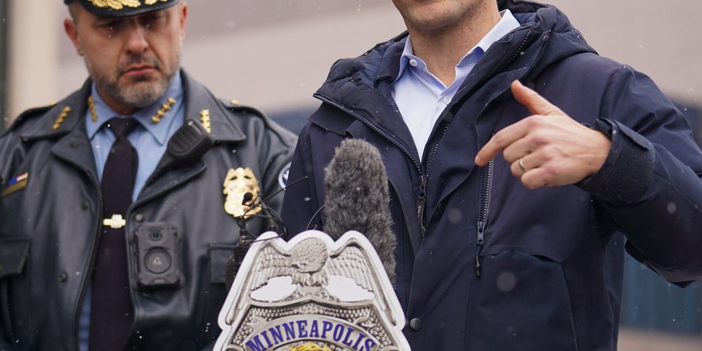 DOJ avvia procedimento penale contro governatore del Minnesota e sindaco di Minneapolis