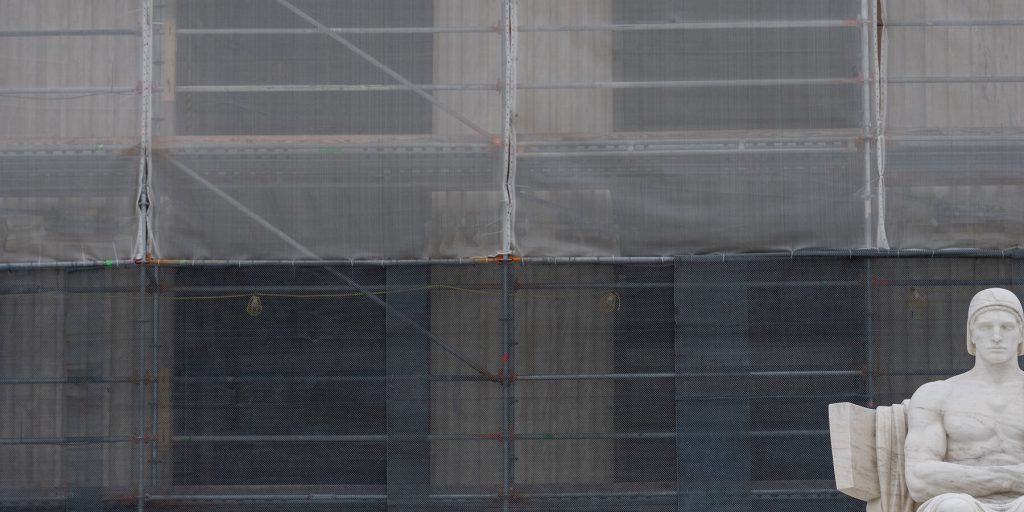 Corte Suprema rifiuta di sospendere la causa di libertà di espressione intentata dai giudici dell'immigrazione