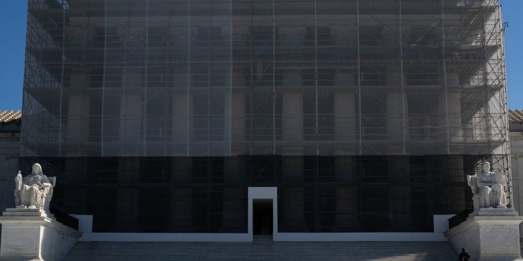 La Corte Suprema degli Stati Uniti d'America dà il via libera alla politica di Trump sui passaporti per le persone transgender