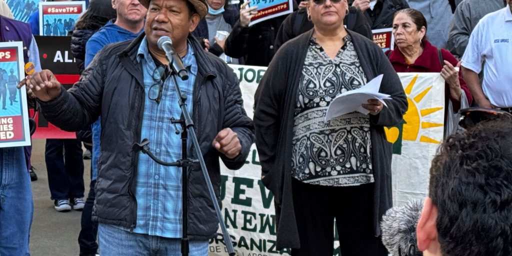 Giudice federale blocca revoca delle protezioni contro la deportazione di migliaia di migranti.