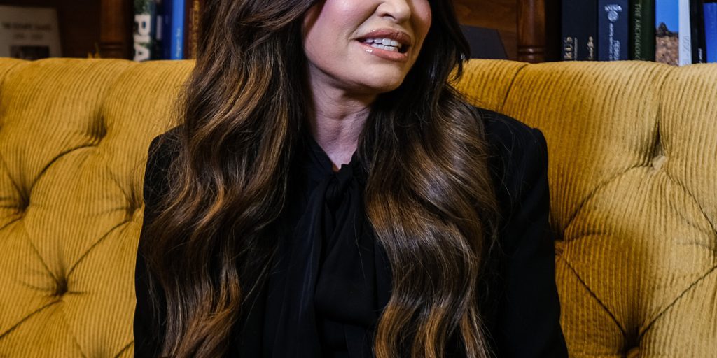 Kimberly Guilfoyle: promozione di accordi commerciali e vita notturna a Atene