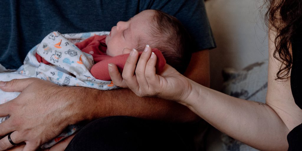 Bambina nasce due giorni prima dell’incendio di Altadena che distrugge la sua casa