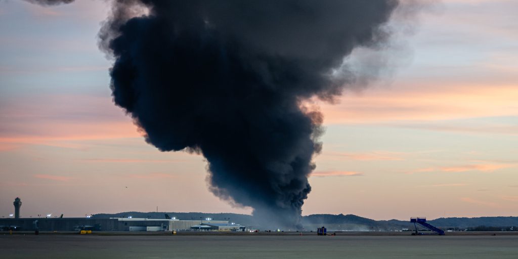 Incidente aereo a Louisville: almeno 9 morti nel disastro del jet cargo UPS diretto alle Hawaii