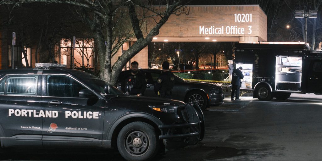 Tiro a Portland: due persone ferite da agenti federali, governatrice richiede indagine trasparente