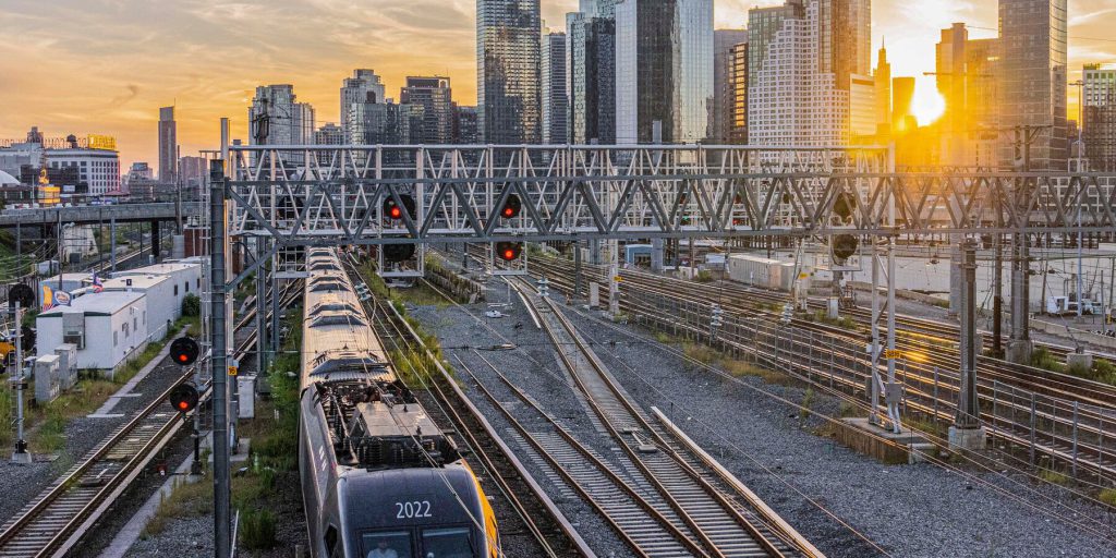 Quando il volo costa quanto il treno: chi ne trae vantaggio?