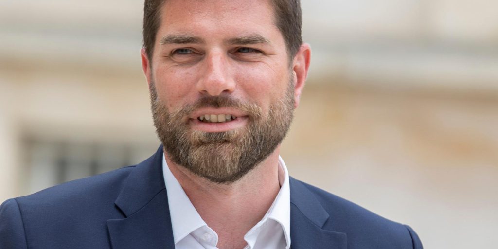 Gouvernement Lecornu : la droite hausse le ton face au bal des débauchages