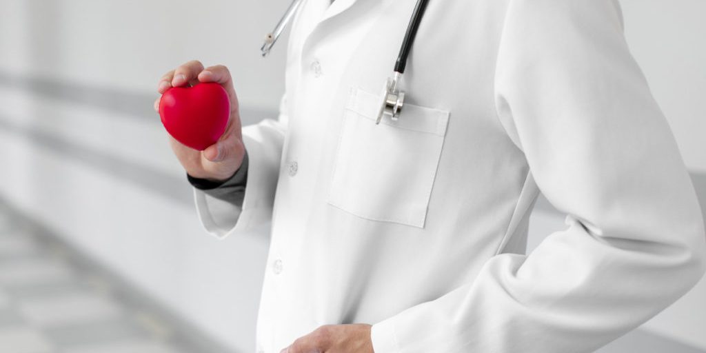 Кардиолог Савонина: аритмия после еды может быть вызвана проблемами с ЖКТ