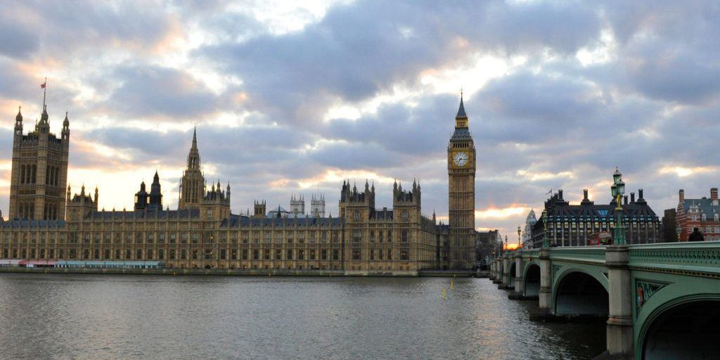 La Politica Estera del Regno Unito: Un Indebolimento Strategico con Ripercussioni Globali