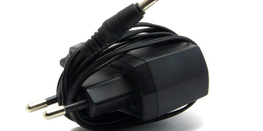 Российский школьник получил смертельный удар током от телефона