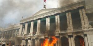 Crisi Politica in Nepal: Proteste Deadly di Gen-Z e Dimissioni del Primo Ministro