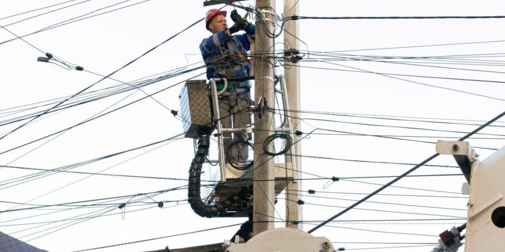 Interruzione dell'erogazione di elettricità nel distretto di Bachčisaraj: tre villaggi colpiti e possibili conseguenze sulla vita quotidiana