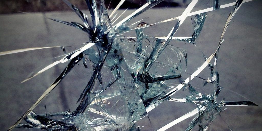 Неизвестный обстрелял окна двух домов в Северном микрорайоне Воронежа