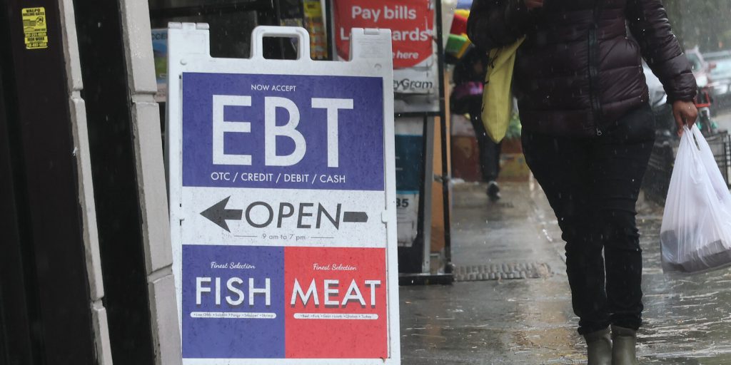 Giudice ordina all'amministrazione Trump di effettuare pagamenti per buoni pasto entro pochi giorni per garantire assistenza alimentare durante la chiusura del governo