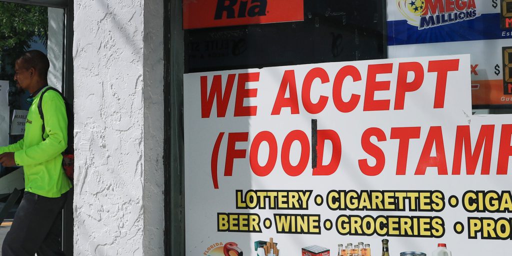 Giudici ordinano la continuazione dell'assistenza alimentare durante la chiusura del governo federale, ma i benefici potrebbero comunque essere interrotti