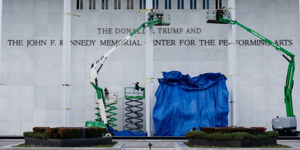 Toby Morton acquista il dominio TrumpKennedyCenter.org per un sito satirico