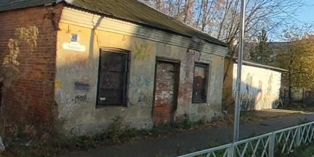 Demolizione di un edificio storico a Rybinsk: le preoccupazioni per il patrimonio culturale della città