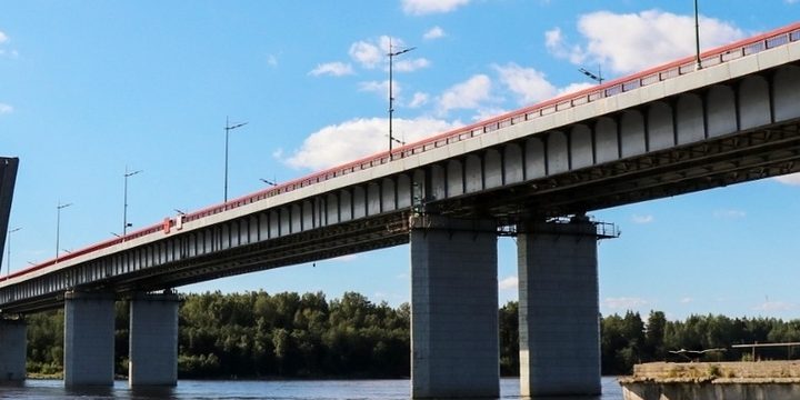 На Ладожском мосту с 19 сентября перекроют одну полосу из-за ремонта