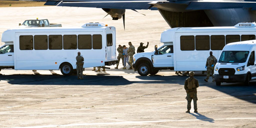 Trasferimento di migranti da Guantánamo: cosa significa per l'immigrazione negli Stati Uniti