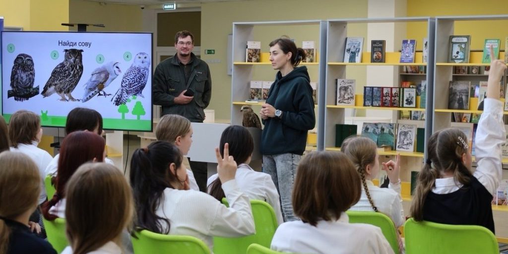 «Экология на колёсах»: Хищные птицы поучаствовали в уроке для тамбовских школьников