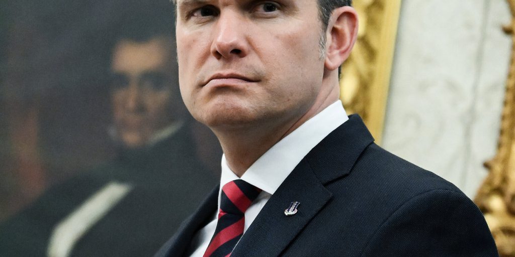 Il Pentagono avverte: l'uso di Signal da parte di Hegseth ha messo in pericolo le truppe statunitensi