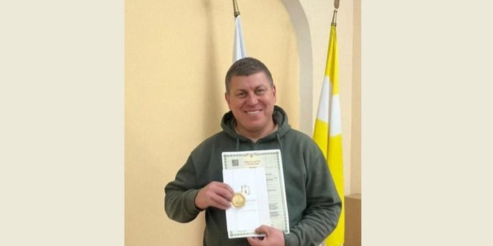 В День отца житель Ессентуков получил свидетельство о рождении 11-ого ребенка