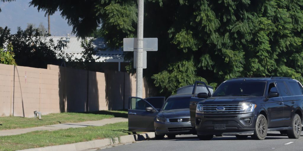 Incidente a California: uomo ferito da agente ICE, avvocati sostengono che non stava cercando di investire l'agente