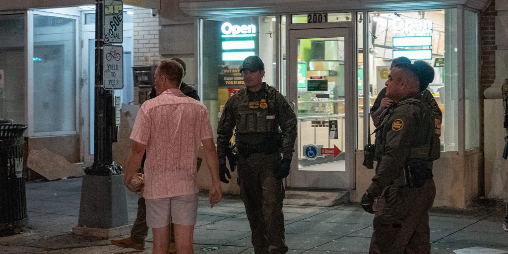 Processo per lancio di sandwich contro agente federale: il caso di Sean C. Dunn