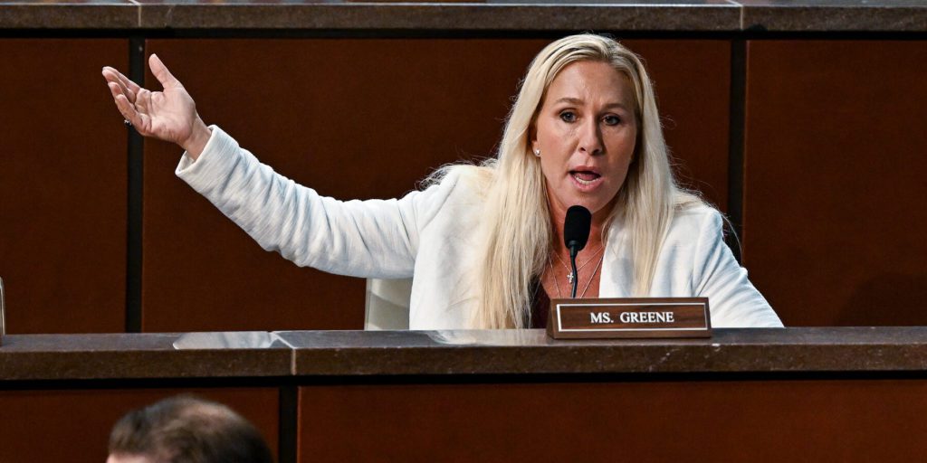 La Deputata Marjorie Taylor Greene Chiede ai Repubblicani del Senato di Eliminare il Filibuster per Superare la Chiusura del Governo