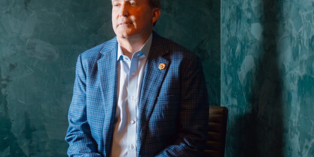 Ken Paxton pubblica video AI di John Cornyn che balla con Jasmine Crockett