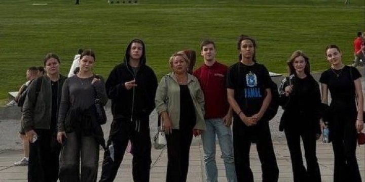 Путевкой в Волгоград наградили успешных в учебе школьников Салехарда