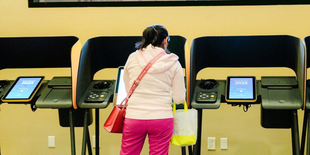 I Votanti Californiani Decidono il Futuro della Rappresentanza Politica: Il Voto sulla Misura di Bilancio Prop 50 e le sue Possibili Conseguenze sulla Politica Nazionale