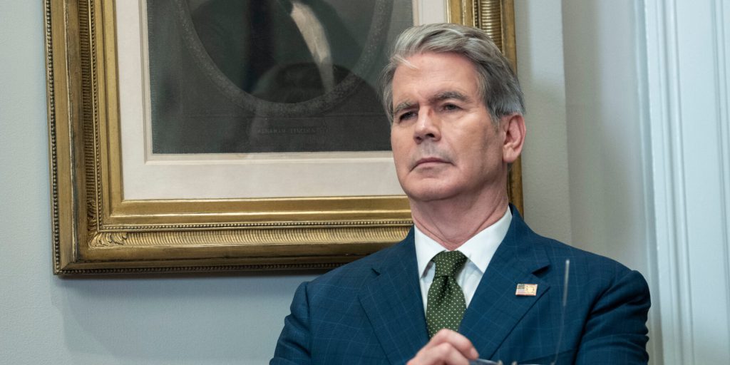 La Presenza del Segretario al Tesoro alla Corte Suprema: Un Tentativo di Influenzare la Decisione sulla Tariffa?