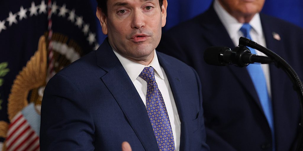 Rubio: la quarantena petrolifera verso il Venezuela continuerà e le truppe statunitensi potrebbero atterrare