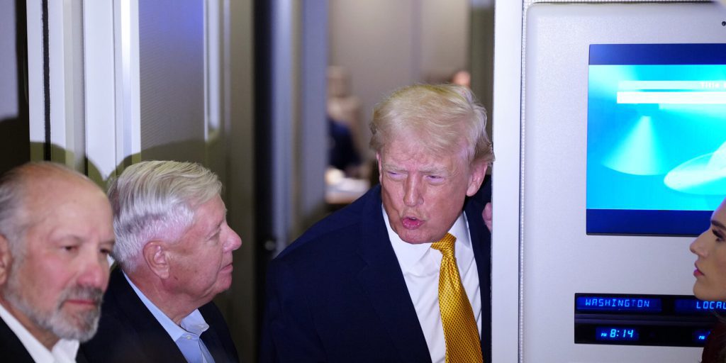 Trump avverte la Colombia, denuncia Cuba e rivela interesse per la Groenlandia