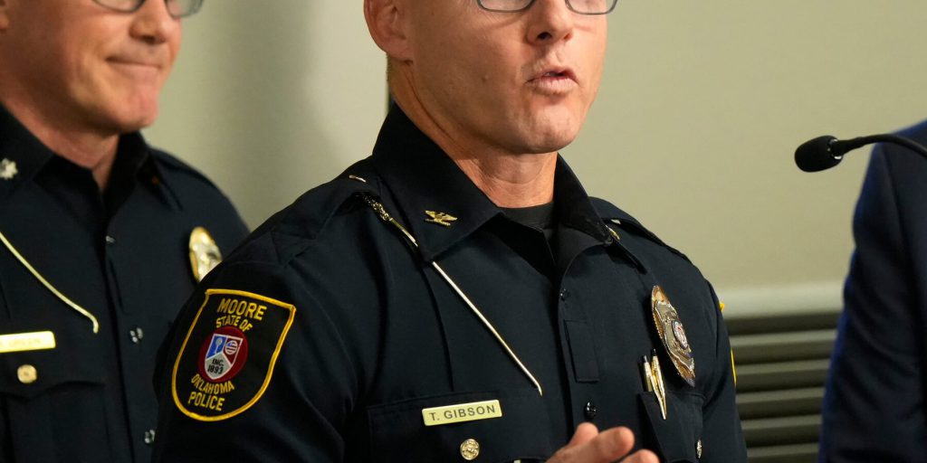 Condannato per reati sessuali arrestato dopo 13 anni di latitanza: il caso di Anthony Lennon e le sue implicazioni sulla sicurezza negli ambienti accademici