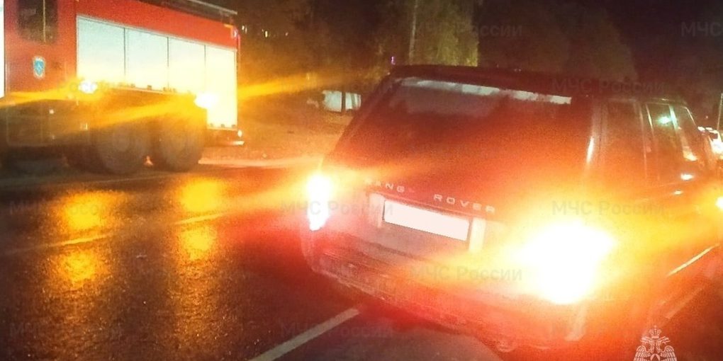 Range Rover сбил человека в Тарусе